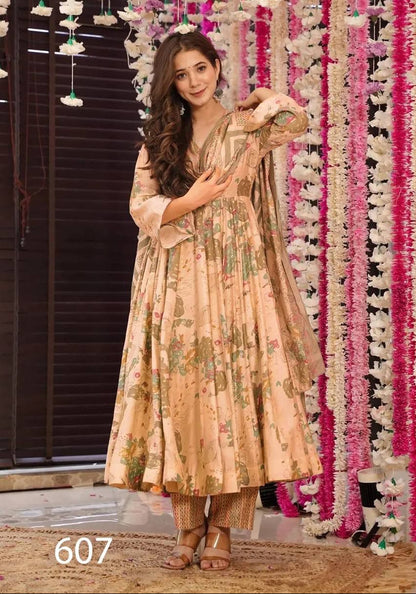 BestSelling‑MaslinSilk‑KurtiPantDupatta‑PeachFloralEnsemble.jpg

