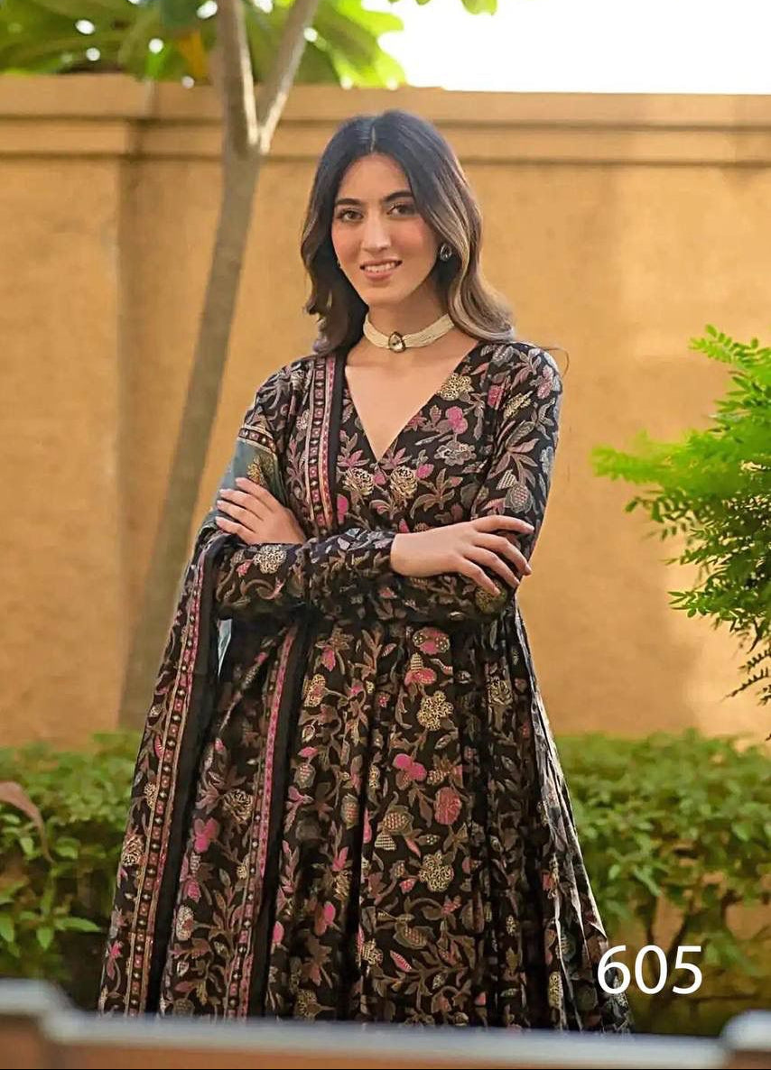 MNK1876‑Ethnic‑MaslinSilk‑KurtiPantDupatta‑DarkCeremonyStyle.jpg

