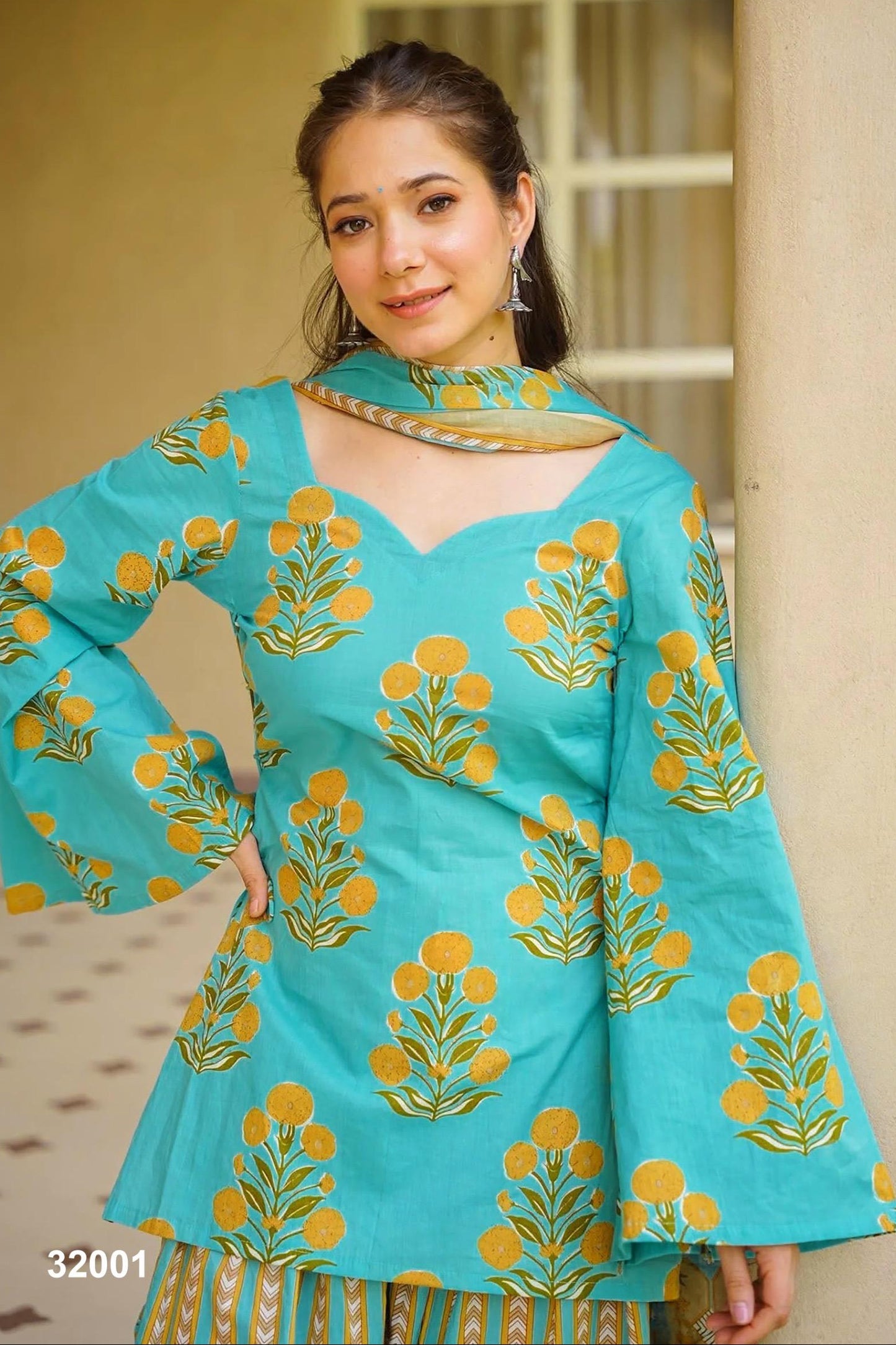 “Elegant Turquoise Kurti with Floral Print & Dupatta – MNK1944”